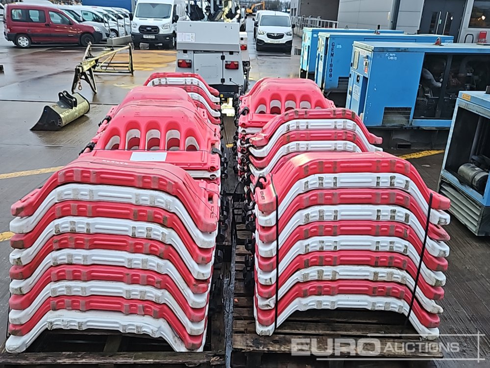 Pallet of Plastic Water Filled Safety Barrier (8 of) - Equipo de construcción: foto 4 Pallet of Plastic Water Filled Safety Barrier (8 of) - Equipo de construcción: foto 4
