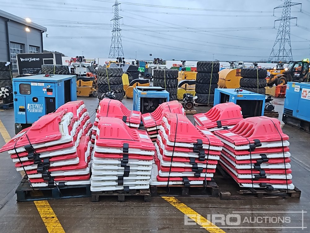 Pallet of Plastic Water Filled Safety Barrier (8 of) - Equipo de construcción: foto 2 Pallet of Plastic Water Filled Safety Barrier (8 of) - Equipo de construcción: foto 2