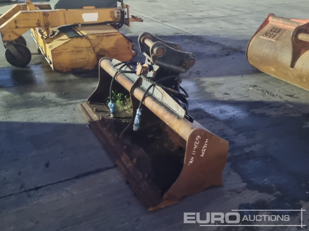 Strickland 72" Hydraulic Tilting Bucket 50mm Pin to suit 6-8 Ton Excavator - Cazo: foto 1 Strickland 72" Hydraulic Tilting Bucket 50mm Pin to suit 6-8 Ton Excavator - Cazo: foto 1