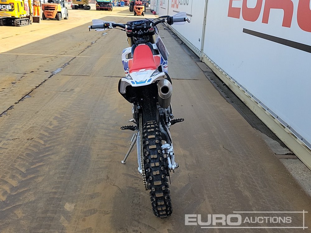 Unused 2025 Apollo Storm 300cc Motorcross Bike, 21" Front, 18" Rear Tyres, Electric Start, Air Cooled, Hydraulic Suspension, Disc Brakes, Lighting Kit (UNASSEMBLED) - Motocicleta: foto 4 Unused 2025 Apollo Storm 300cc Motorcross Bike, 21" Front, 18" Rear Tyres, Electric Start, Air Cooled, Hydraulic Suspension, Disc Brakes, Lighting Kit (UNASSEMBLED) - Motocicleta: foto 4