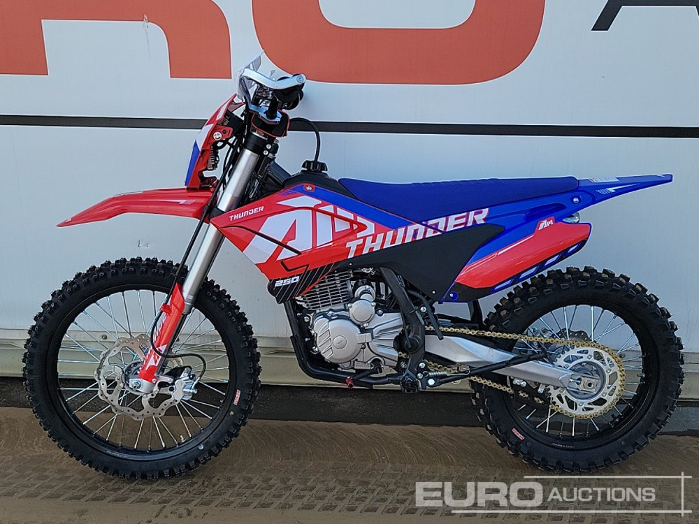Unused 2025 Apollo Thunder 250cc Motorcross Bike, 21" Front, 18" Rear Tyres, Electric Start, Air Cooled, Hydraulic Suspension, Disc Brakes, Lighting Kit (UNASSEMBLED) - Motocicleta: foto 2 Unused 2025 Apollo Thunder 250cc Motorcross Bike, 21" Front, 18" Rear Tyres, Electric Start, Air Cooled, Hydraulic Suspension, Disc Brakes, Lighting Kit (UNASSEMBLED) - Motocicleta: foto 2