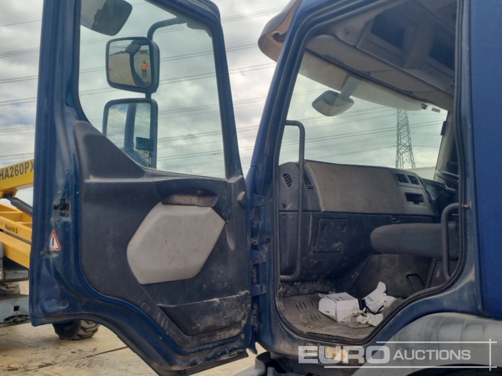 Camión portacontenedor de cadenas Volvo 4x2 Skip Loader Lorry, Extendable Arms, Manual Gearbox (Reg. Docs. & Plating Certificate Available): foto 25