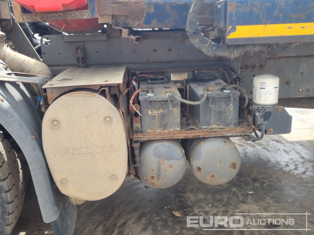 Camión portacontenedor de cadenas Volvo 4x2 Skip Loader Lorry, Extendable Arms, Manual Gearbox (Reg. Docs. & Plating Certificate Available): foto 13