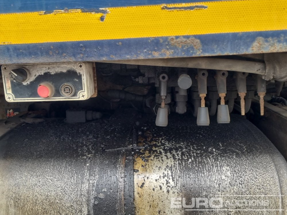 Camión portacontenedor de cadenas Volvo 4x2 Skip Loader Lorry, Extendable Arms, Manual Gearbox (Reg. Docs. & Plating Certificate Available): foto 22