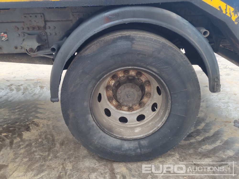 Camión portacontenedor de cadenas Volvo 4x2 Skip Loader Lorry, Extendable Arms, Manual Gearbox (Reg. Docs. & Plating Certificate Available): foto 10