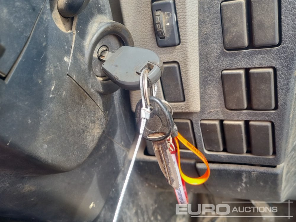 Camión portacontenedor de cadenas Volvo 4x2 Skip Loader Lorry, Extendable Arms, Manual Gearbox (Reg. Docs. & Plating Certificate Available): foto 36