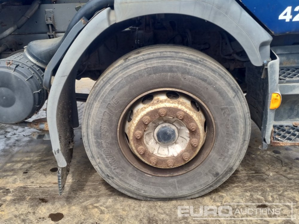 Camión portacontenedor de cadenas Volvo 4x2 Skip Loader Lorry, Extendable Arms, Manual Gearbox (Reg. Docs. & Plating Certificate Available): foto 12