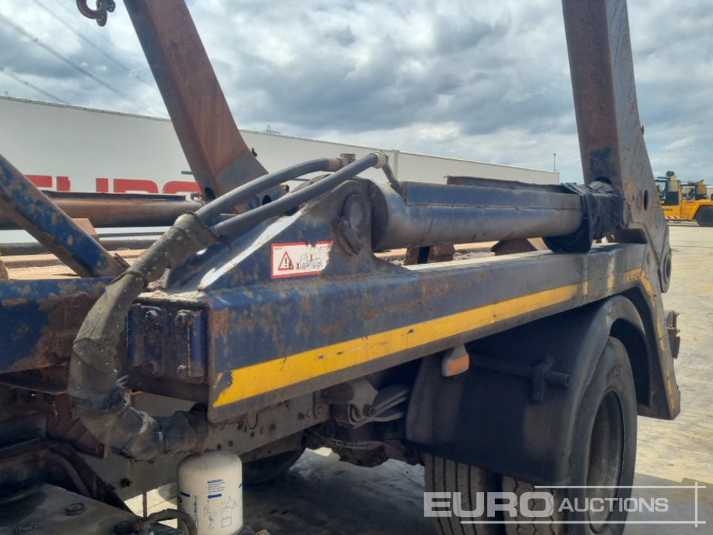 Camión portacontenedor de cadenas Volvo 4x2 Skip Loader Lorry, Extendable Arms, Manual Gearbox (Reg. Docs. & Plating Certificate Available): foto 14