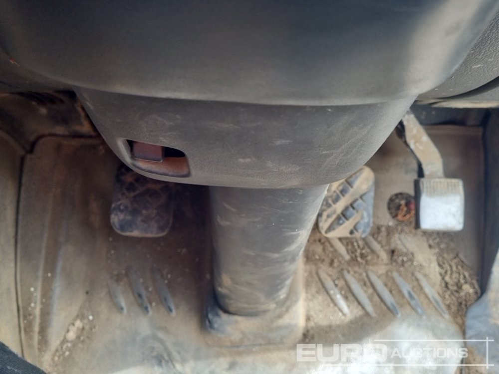 Camión portacontenedor de cadenas Volvo 4x2 Skip Loader Lorry, Extendable Arms, Manual Gearbox (Reg. Docs. & Plating Certificate Available): foto 37