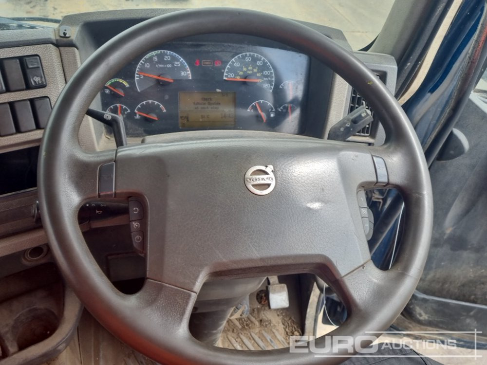 Camión portacontenedor de cadenas Volvo 4x2 Skip Loader Lorry, Extendable Arms, Manual Gearbox (Reg. Docs. & Plating Certificate Available): foto 38