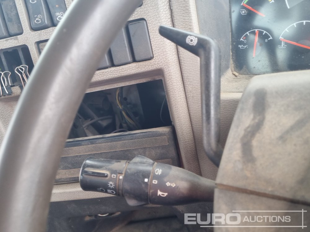 Camión portacontenedor de cadenas Volvo 4x2 Skip Loader Lorry, Extendable Arms, Manual Gearbox (Reg. Docs. & Plating Certificate Available): foto 34