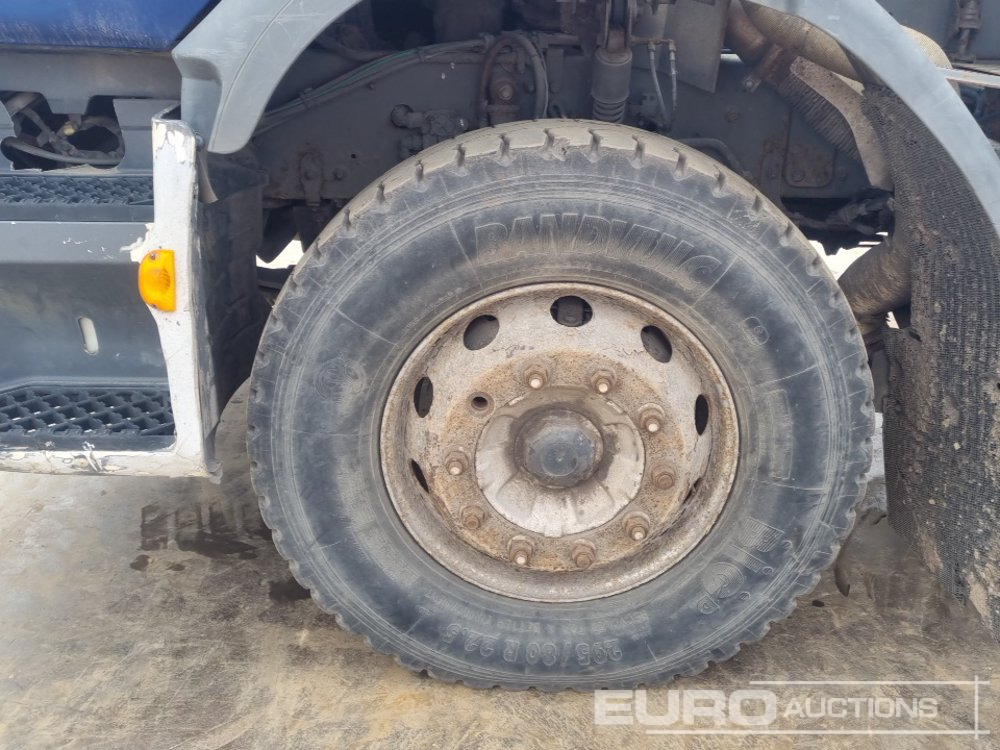 Camión portacontenedor de cadenas Volvo 4x2 Skip Loader Lorry, Extendable Arms, Manual Gearbox (Reg. Docs. & Plating Certificate Available): foto 9