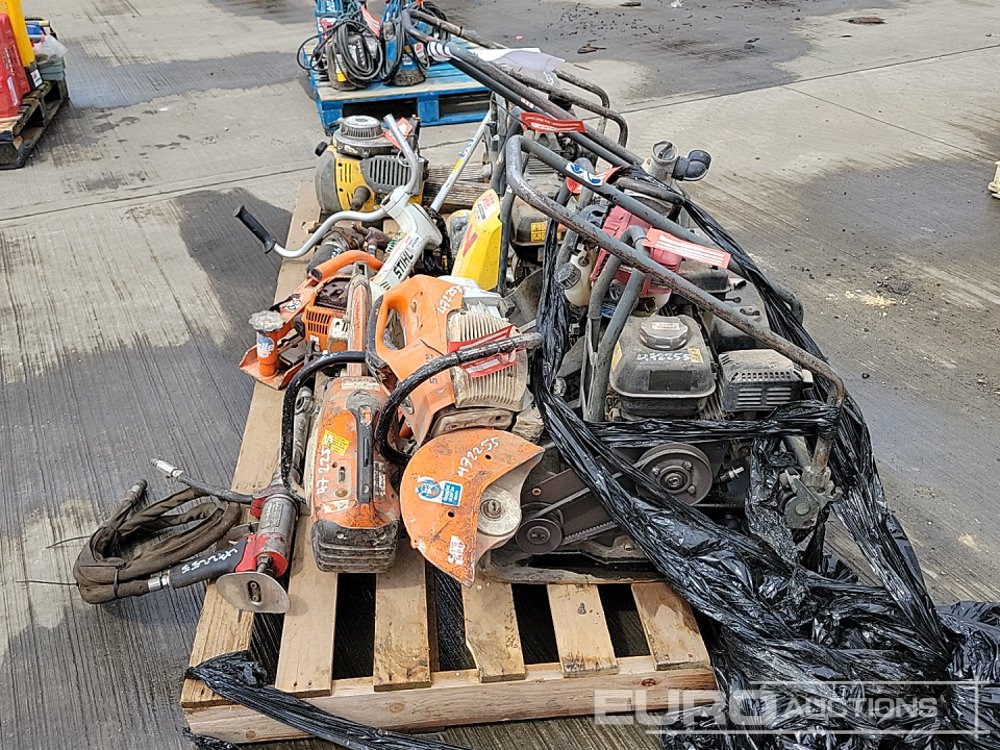 Wacker Neuson Petrol Compaction Plate (4 of, Spares), Handheld Breaker (2 of), Stihl Petrol Quick Cut Saw (2 of, Spares), Strimmer (Spares), Battery Charger, Pneumatic Handheld Breaker (3 of), Poker U - Construcción de carreteras: foto 2 Wacker Neuson Petrol Compaction Plate (4 of, Spares), Handheld Breaker (2 of), Stihl Petrol Quick Cut Saw (2 of, Spares), Strimmer (Spares), Battery Charger, Pneumatic Handheld Breaker (3 of), Poker U - Construcción de carreteras: foto 2