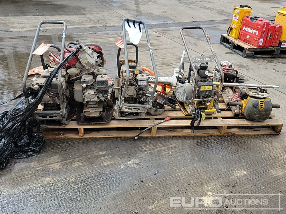 Wacker Neuson Petrol Compaction Plate (4 of, Spares), Handheld Breaker (2 of), Stihl Petrol Quick Cut Saw (2 of, Spares), Strimmer (Spares), Battery Charger, Pneumatic Handheld Breaker (3 of), Poker U - Construcción de carreteras: foto 4 Wacker Neuson Petrol Compaction Plate (4 of, Spares), Handheld Breaker (2 of), Stihl Petrol Quick Cut Saw (2 of, Spares), Strimmer (Spares), Battery Charger, Pneumatic Handheld Breaker (3 of), Poker U - Construcción de carreteras: foto 4