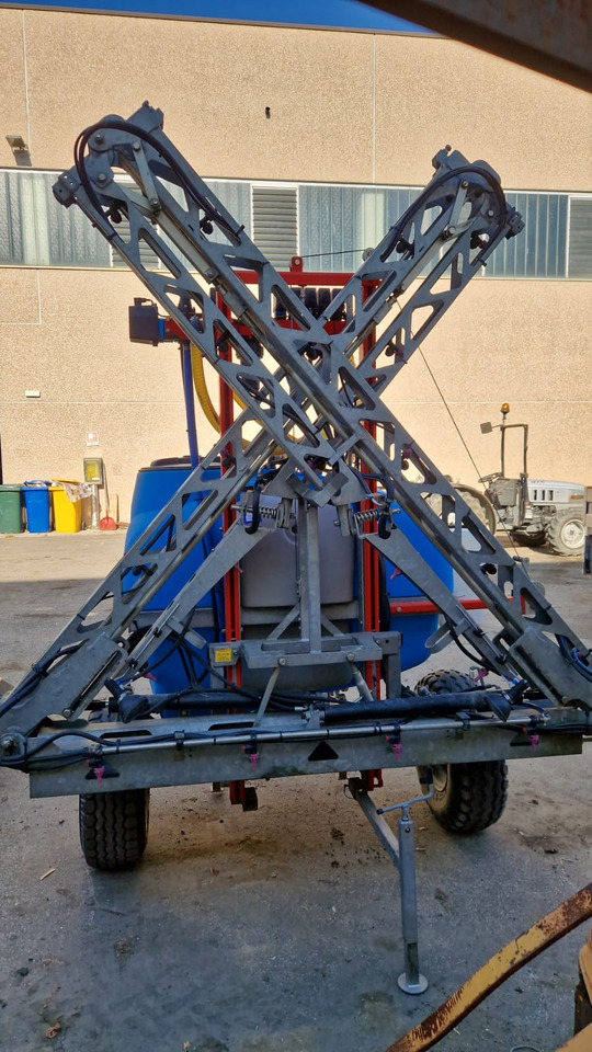 Botte da diserbo con barra usata GB 600 lt-12 mt - Maquinaria de jardinería: foto 4 Botte da diserbo con barra usata GB 600 lt-12 mt - Maquinaria de jardinería: foto 4