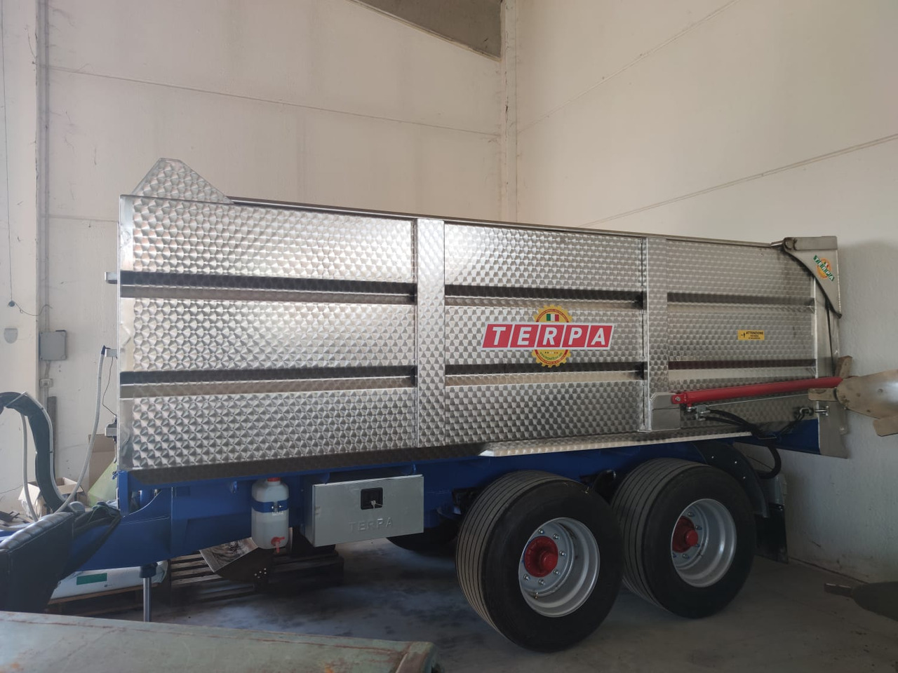 Rimorchio per vendemmia usato Terpa TT 12 HA - Remolque agrícola: foto 1 Rimorchio per vendemmia usato Terpa TT 12 HA - Remolque agrícola: foto 1