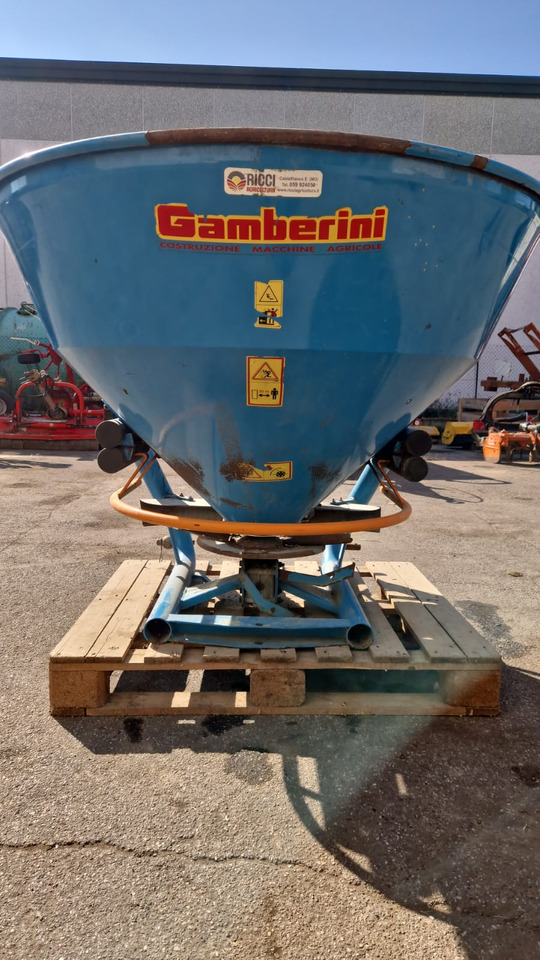 Spandiconcime usato Gamberini Magnum 750 - Esparcidor de fertilizantes: foto 3 Spandiconcime usato Gamberini Magnum 750 - Esparcidor de fertilizantes: foto 3