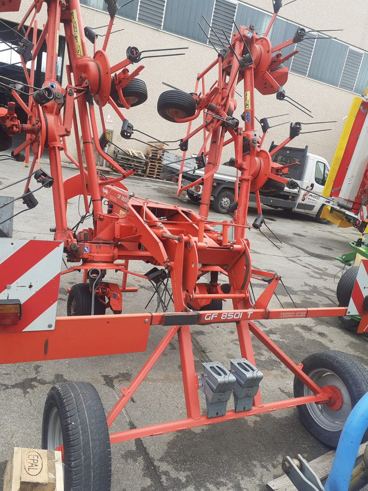 Voltafieno usato Kuhn GF 8501 T - Henificadora: foto 4 Voltafieno usato Kuhn GF 8501 T - Henificadora: foto 4