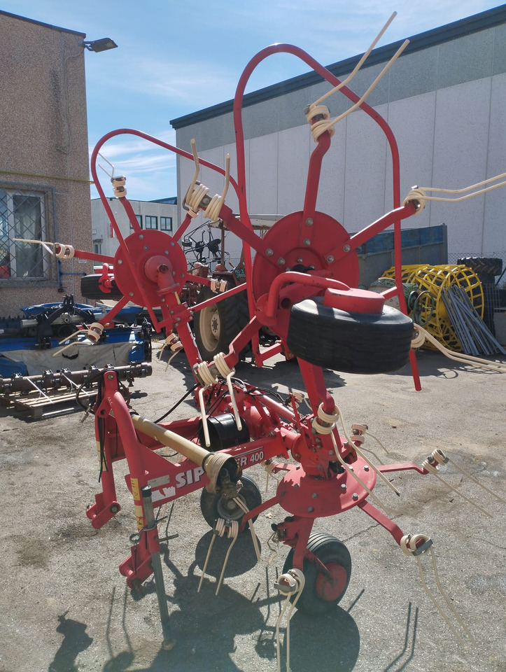 Voltafieno usato Sip 400 idraulico - Henificadora: foto 1 Voltafieno usato Sip 400 idraulico - Henificadora: foto 1