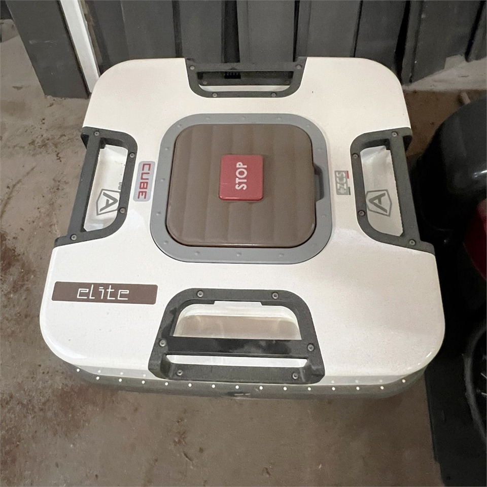 Ambrogio Cube Elite 4 WD - Cortacésped: foto 4 Ambrogio Cube Elite 4 WD - Cortacésped: foto 4