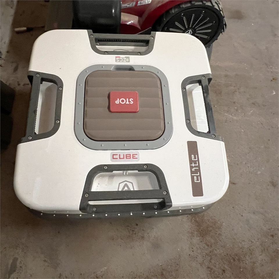 Ambrogio Cube Elite 4 WD - Cortacésped: foto 5 Ambrogio Cube Elite 4 WD - Cortacésped: foto 5