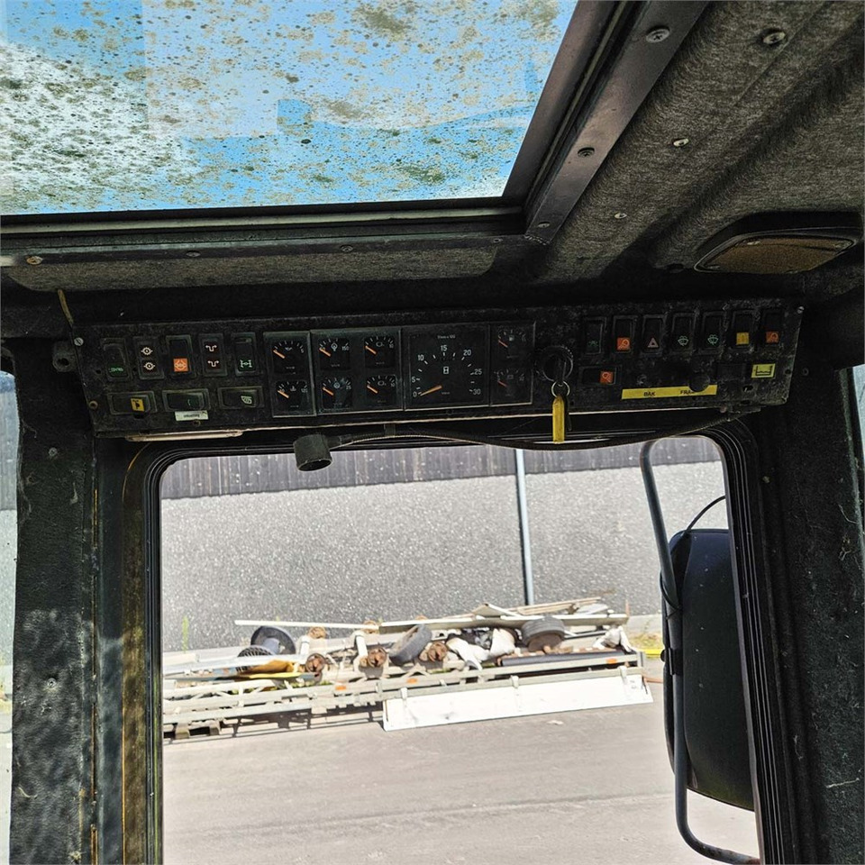 Cabeza tractora Sisu TRX 181: foto 19