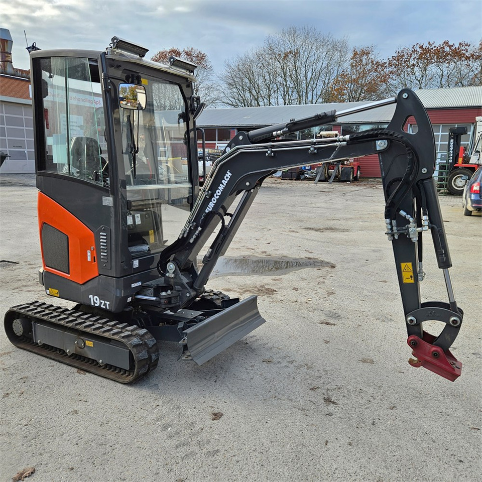 Eurocomach 19 ZT - Miniexcavadora: foto 1 Eurocomach 19 ZT - Miniexcavadora: foto 1