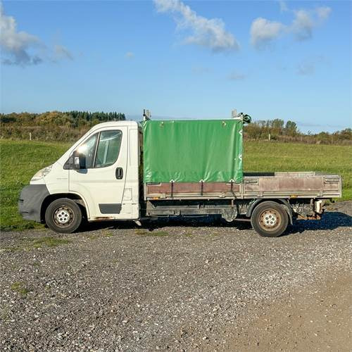 Fiat Ducato 35L ladvogn - Camión caja abierta: foto 1 Fiat Ducato 35L ladvogn - Camión caja abierta: foto 1