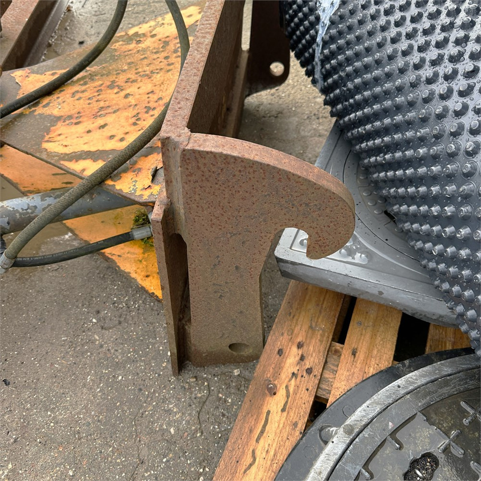 ABC Afretter / vibrator - Implemento para Maquinaria de construcción: foto 5 ABC Afretter / vibrator - Implemento para Maquinaria de construcción: foto 5