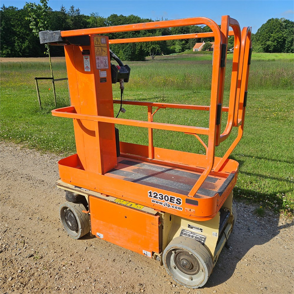 JLG 1230 ES - Plataforma de mástil vertical: foto 1 JLG 1230 ES - Plataforma de mástil vertical: foto 1