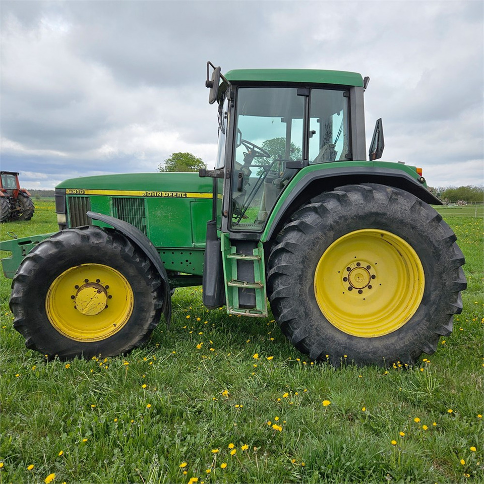 John Deere 6910 - Tractor: foto 2 John Deere 6910 - Tractor: foto 2