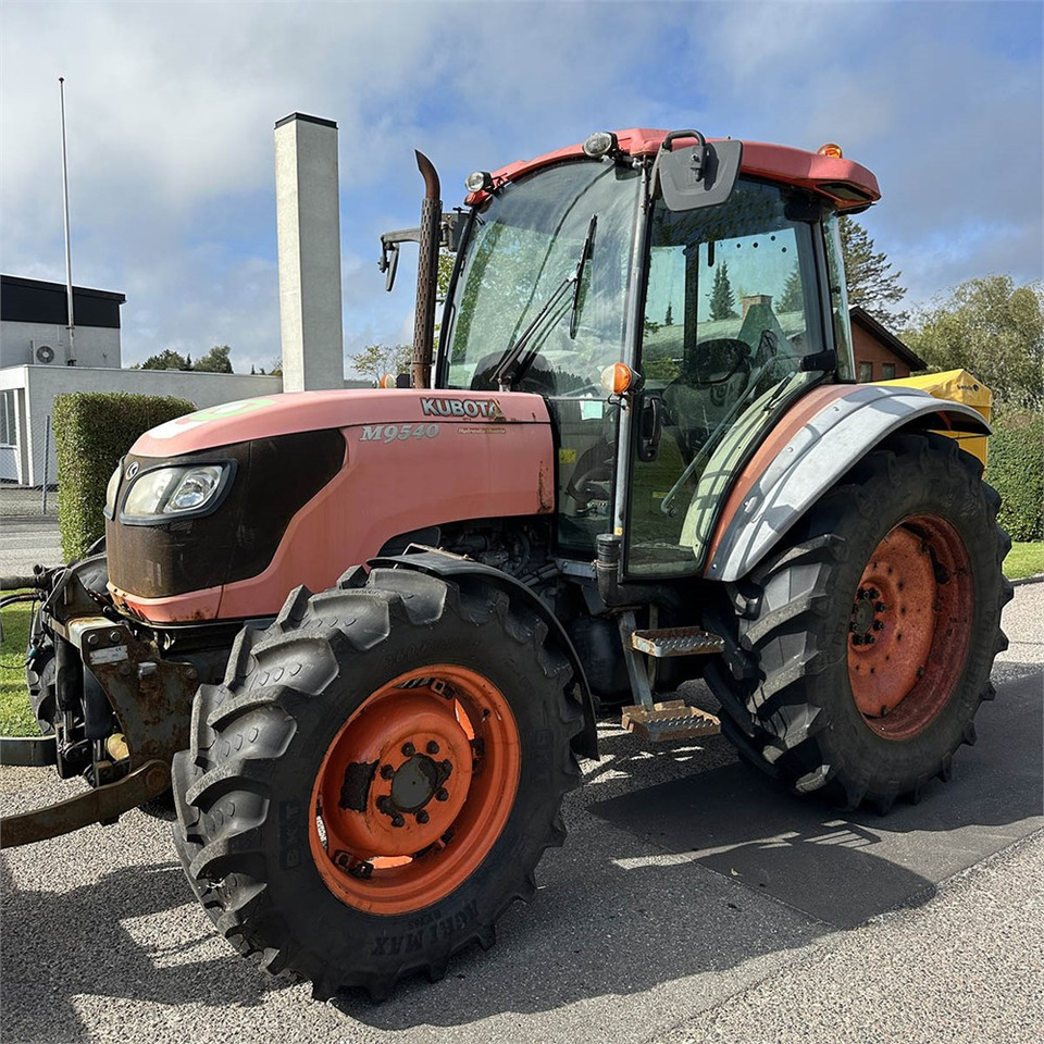 Kubota M 9540 2/4 WD - Tractor: foto 1 Kubota M 9540 2/4 WD - Tractor: foto 1