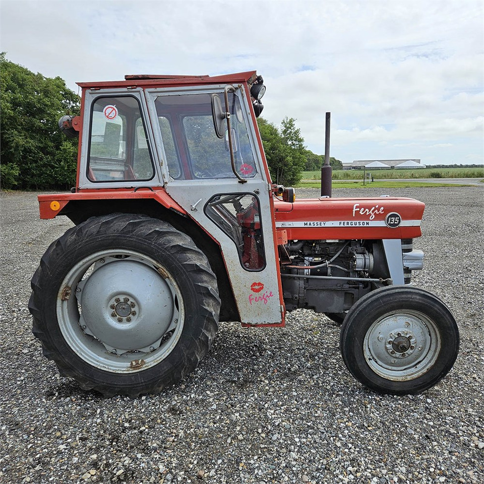 Massey Ferguson MF135 - Tractor: foto 2 Massey Ferguson MF135 - Tractor: foto 2