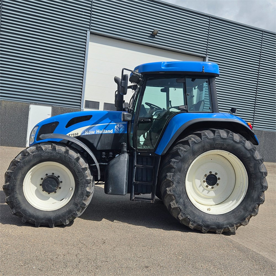 New Holland T7550 - Tractor: foto 2 New Holland T7550 - Tractor: foto 2