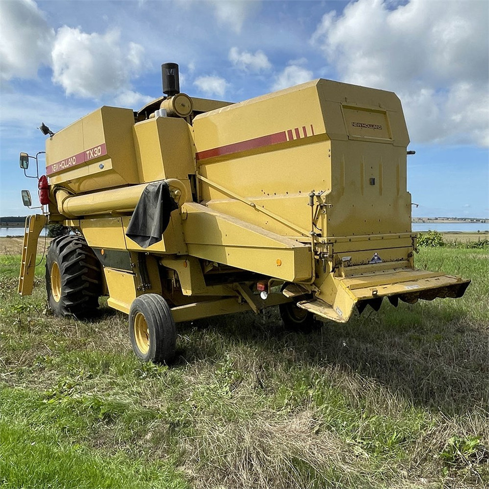 New Holland TX 30 - Cosechadora de granos: foto 5 New Holland TX 30 - Cosechadora de granos: foto 5