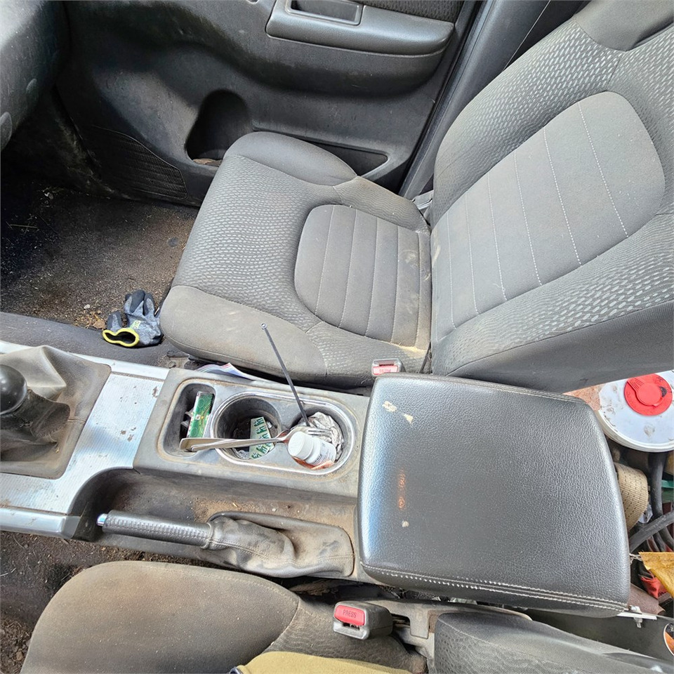 Pick-up Nissan Navara 2,5 Dci Dc 4wd: foto 13 Pick-up Nissan Navara 2,5 Dci Dc 4wd: foto 13