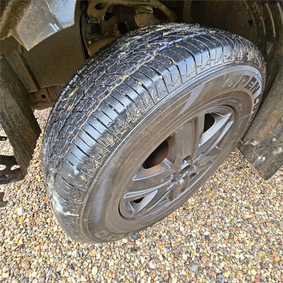 Pick-up Nissan Navara 2,5 Dci Dc 4wd: foto 23 Pick-up Nissan Navara 2,5 Dci Dc 4wd: foto 23