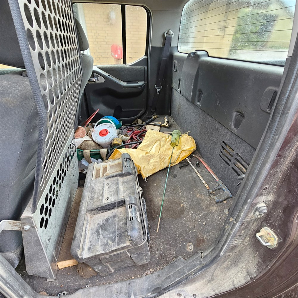 Pick-up Nissan Navara 2,5 Dci Dc 4wd: foto 14 Pick-up Nissan Navara 2,5 Dci Dc 4wd: foto 14