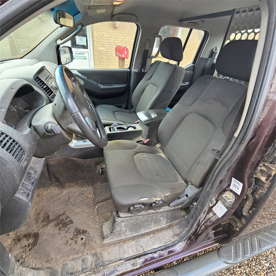 Pick-up Nissan Navara 2,5 Dci Dc 4wd: foto 9 Pick-up Nissan Navara 2,5 Dci Dc 4wd: foto 9