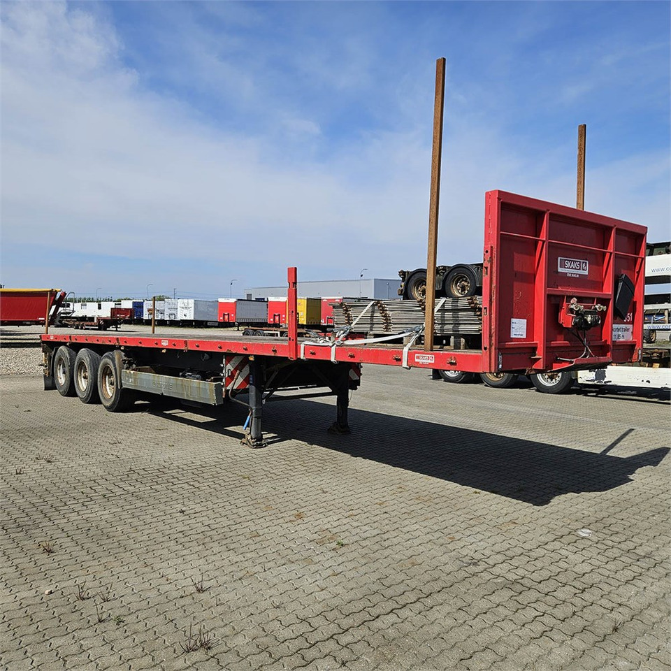 Pacton Flatbed - Semirremolque plataforma/ Caja abierta: foto 2 Pacton Flatbed - Semirremolque plataforma/ Caja abierta: foto 2