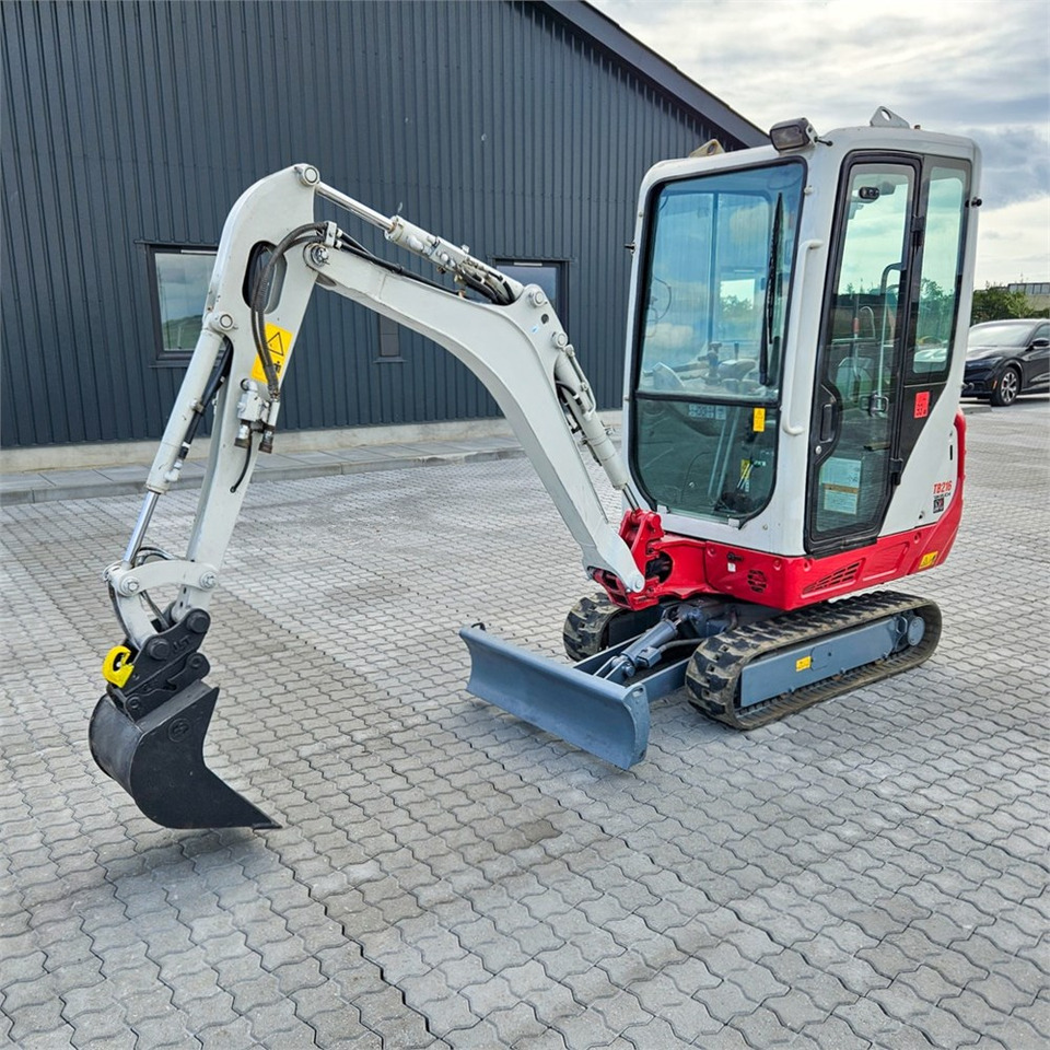 Takeuchi TB216 - Miniexcavadora: foto 2 Takeuchi TB216 - Miniexcavadora: foto 2