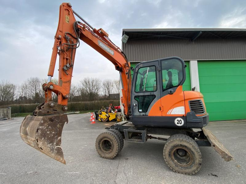 Doosan DX 55W - Excavadora de ruedas: foto 1 Doosan DX 55W - Excavadora de ruedas: foto 1