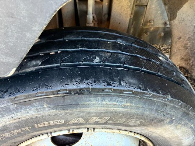 Camión multibasculante, Camión grúa Nissan ATLEON 150.25: foto 16