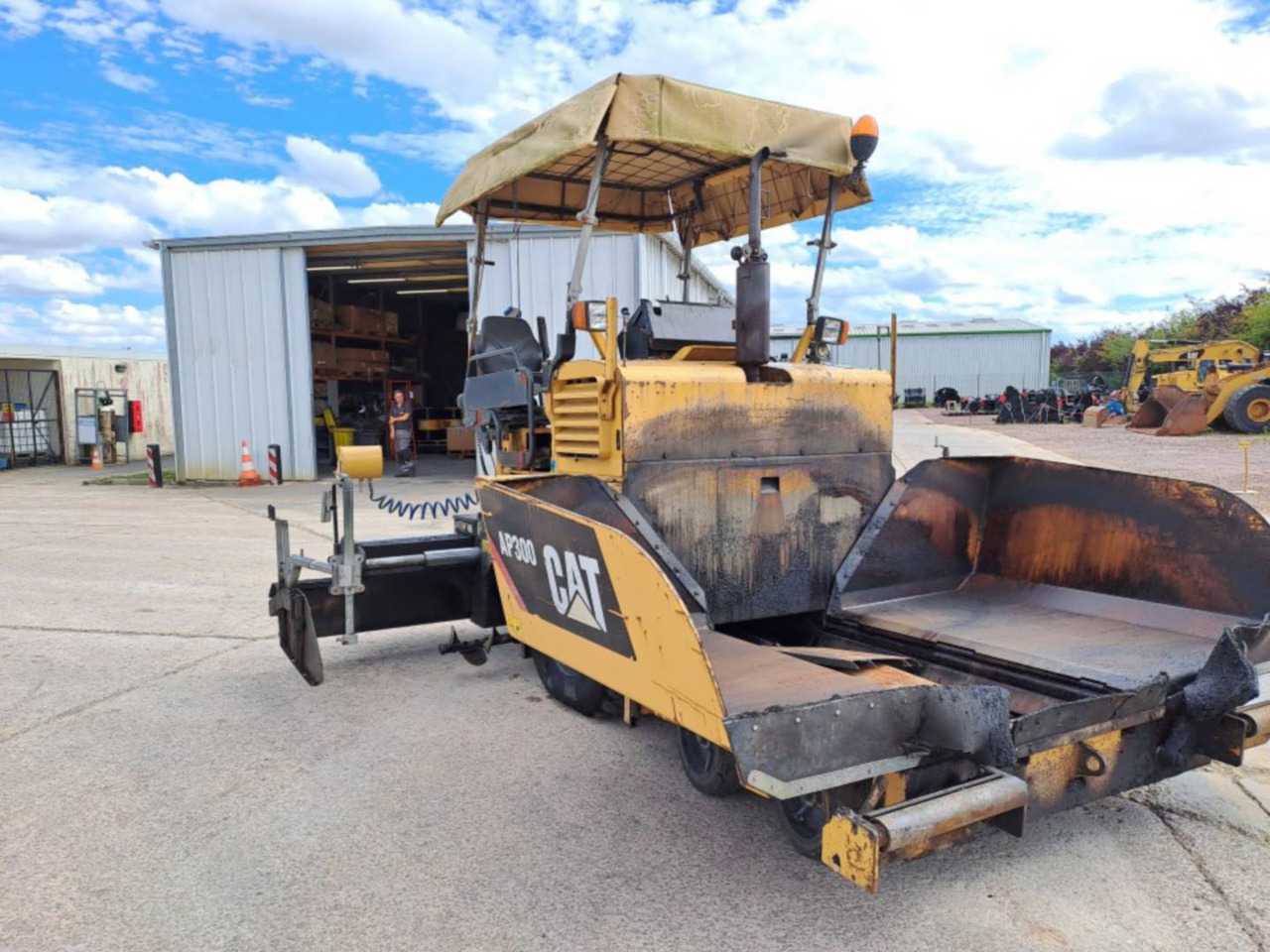 CAT AP300 - Pavimentadora de asfalto: foto 2 CAT AP300 - Pavimentadora de asfalto: foto 2