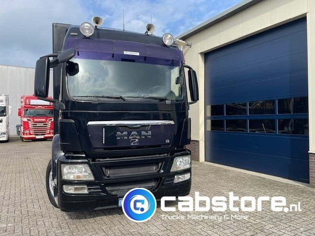 MAN TGS 18.360 4X2 BL Euro 4 - zijlader - Bouwjaar 2008 - Automaat - 2.000 kg laadklep - AHW koppeling - Camión caja cerrada: foto 3 MAN TGS 18.360 4X2 BL Euro 4 - zijlader - Bouwjaar 2008 - Automaat - 2.000 kg laadklep - AHW koppeling - Camión caja cerrada: foto 3