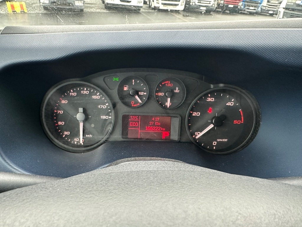 Leasing de Iveco 35S14N Kylmäkone Iveco 35S14N Kylmäkone: foto 14 Leasing de Iveco 35S14N Kylmäkone Iveco 35S14N Kylmäkone: foto 14