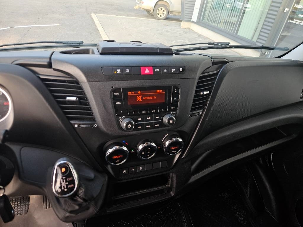 Furgoneta frigorifica Iveco Daily 35S16A8 kylmäkone: foto 7 Furgoneta frigorifica Iveco Daily 35S16A8 kylmäkone: foto 7