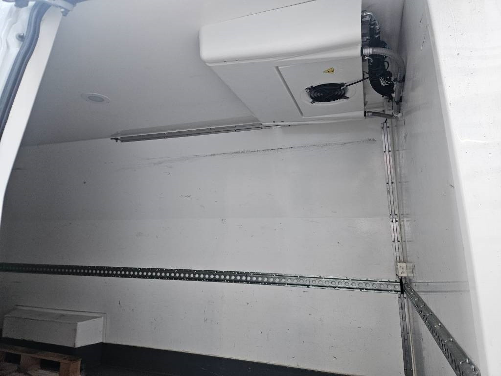 Furgoneta frigorifica Iveco Daily 35S16A8 kylmäkone: foto 11 Furgoneta frigorifica Iveco Daily 35S16A8 kylmäkone: foto 11