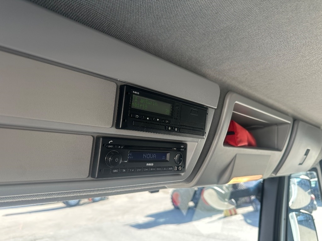 Camión caja cerrada Iveco Eurocargo 100E190: foto 13