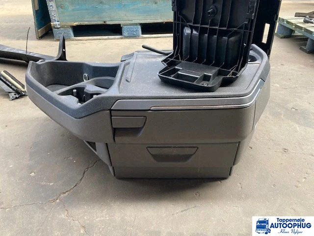 Scania Midterkonsol – Scania 2901429 - Cabina e interior para Camión: foto 1 Scania Midterkonsol – Scania 2901429 - Cabina e interior para Camión: foto 1